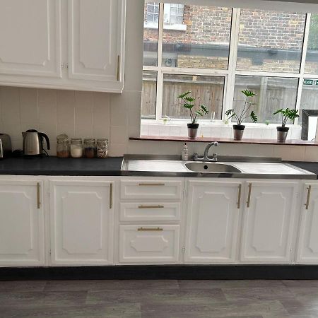 Balham, South London Spacious Guest House F2, 6 Rooms Available מראה חיצוני תמונה