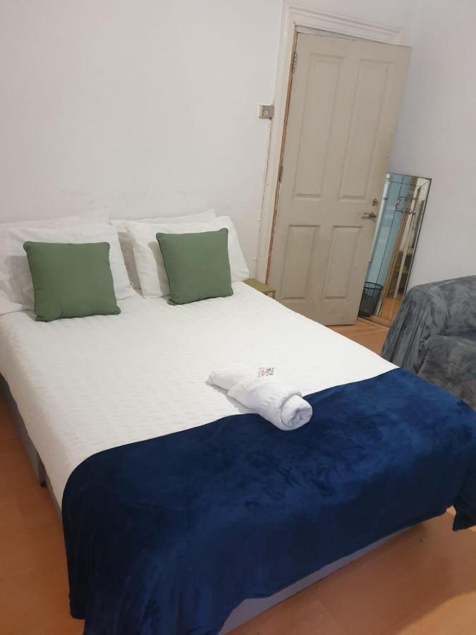 Balham, South London Spacious Guest House F2, 6 Rooms Available מראה חיצוני תמונה